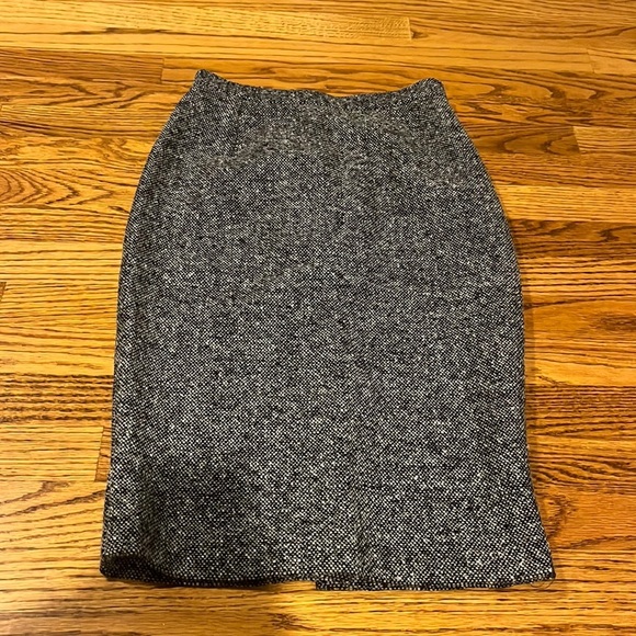 Prada Woman’s Wool Skirt Size 42/ Size 6 - Picture 1 of 4